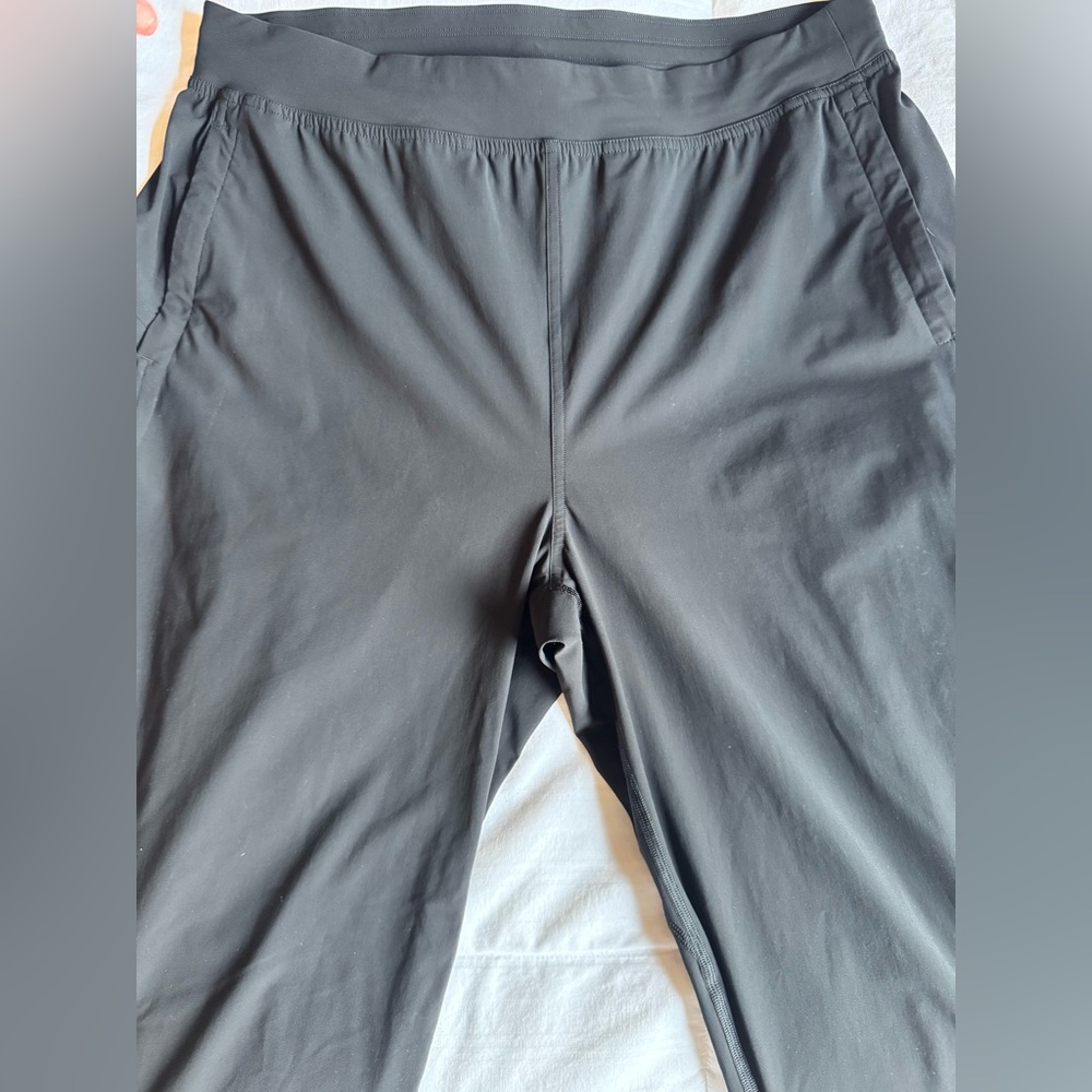 Lululemon High-Rise Cropped Jogger